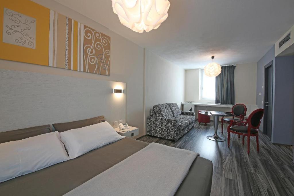 Happy Hotel Atelier Gardone Riviera Centro & Beach Экстерьер фото
