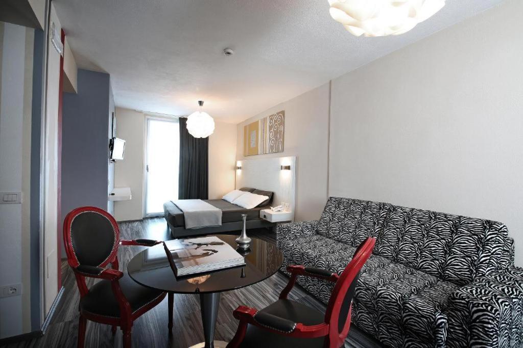 Happy Hotel Atelier Gardone Riviera Centro & Beach Экстерьер фото