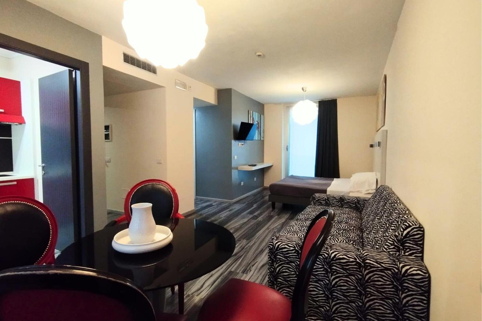 Happy Hotel Atelier Gardone Riviera Centro & Beach Экстерьер фото