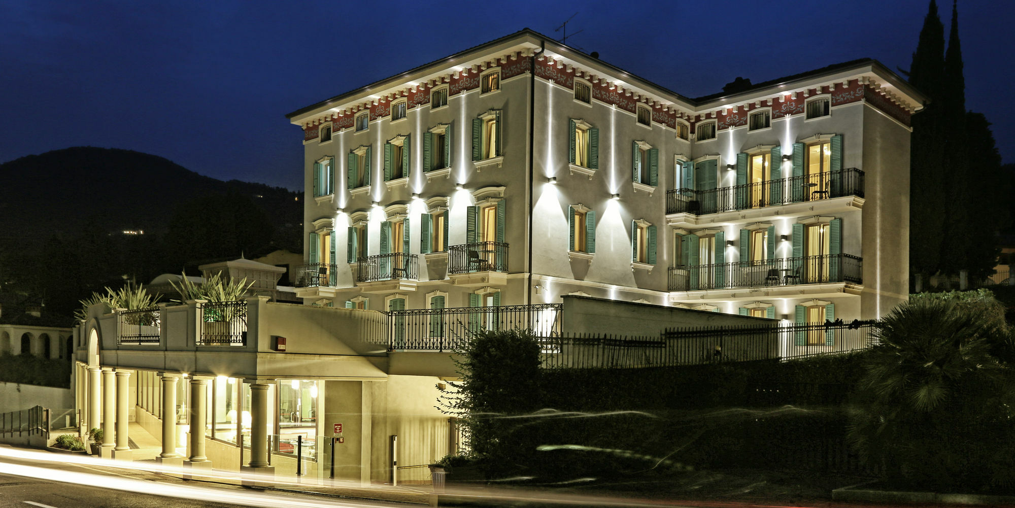 Happy Hotel Atelier Gardone Riviera Centro & Beach Экстерьер фото